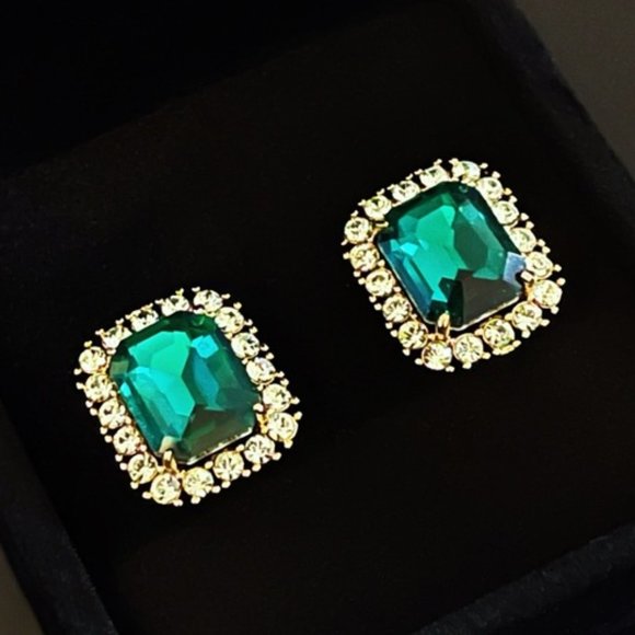 ✨Stunning 12k GP Cubic Zirconia Stud Earrings - Picture 1 of 3
